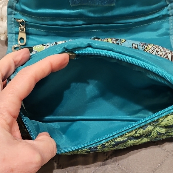 Modella Blue and Green Travel Jeweley Bag with Quilted Design - Picture 11 of 16